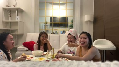 Breakfast with my friends happy moment #everyone #phillipines #thankful #foreverlove #friendship ❤️🫶
