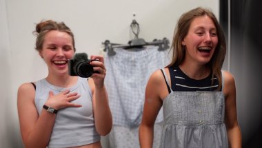 OUTFITS VOOR ELKAAR UITZOEKEN (chaotisch)