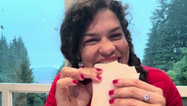 SAGA DO APARELHO DENTÁRIO PARTE 4 - 1 MÊS DE TRATAMENTO, COMO COMER USANDO APARELHO