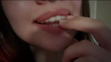 asmr ~ whisper ramble w/ my retainer! mouth sounds & hand movements