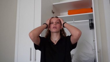WE MOETEN KOUD DOUCHEN