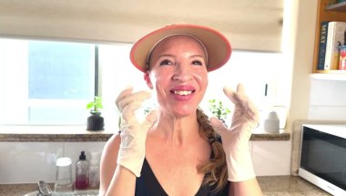 🎒 Invisalign Survival Kit: Must-Haves for Eating Out & All-Day Wear | #Invisalign #InvisalignHacks