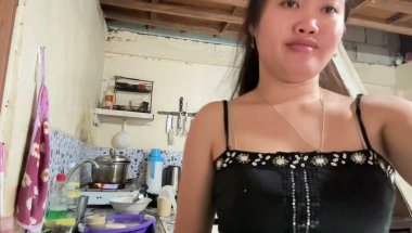 Cooking waffles for the first time delicious and bulalo for breakfast 🥞 🍲 yummy #everyone #[waffle