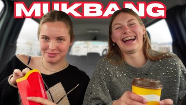 ONZE KERST VERHALEN & WE KRIJGEN CADEAUTJES | MUKBANG (McDonalds)