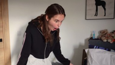 ER ZIT EEN SPIN IN HAAR CADEAU... (verjaardag vlog)