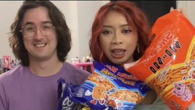 My American Fiancé Tries Malaysian Snacks 😋 (ft. @ChrisHowardVlogs)