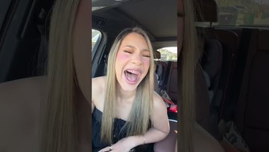 Que les parece cuál se le miraban mejor las ligas de los brackets ala nena ? #Fans #eliesparza