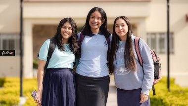 Estudiantes en el campus