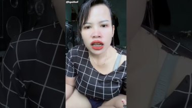 Janda muda bibir tebal