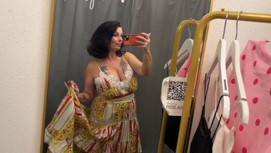 At the boutique #fittingroomtryon #clothingtryon #fashion